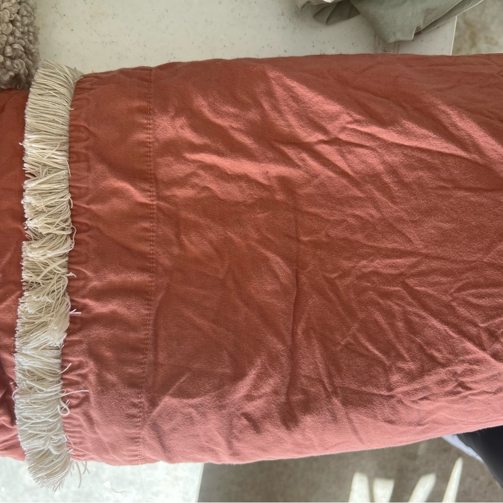 King Sized Sheets + 2 pillowcases